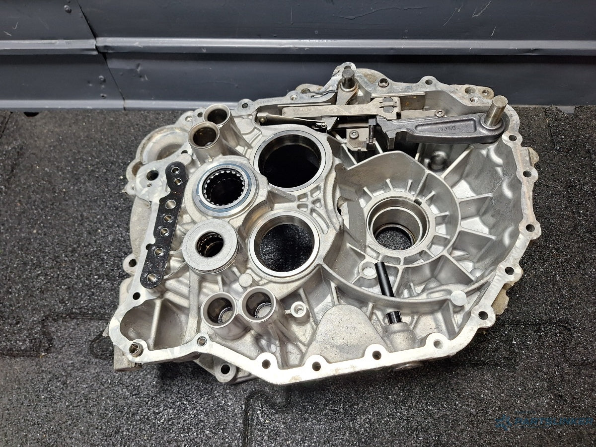 Carcasa ambreiaje cutie DSG VOLKSWAGEN PASSAT CC 357 2008 - 2012 TDI CBAB, CFFB LQV