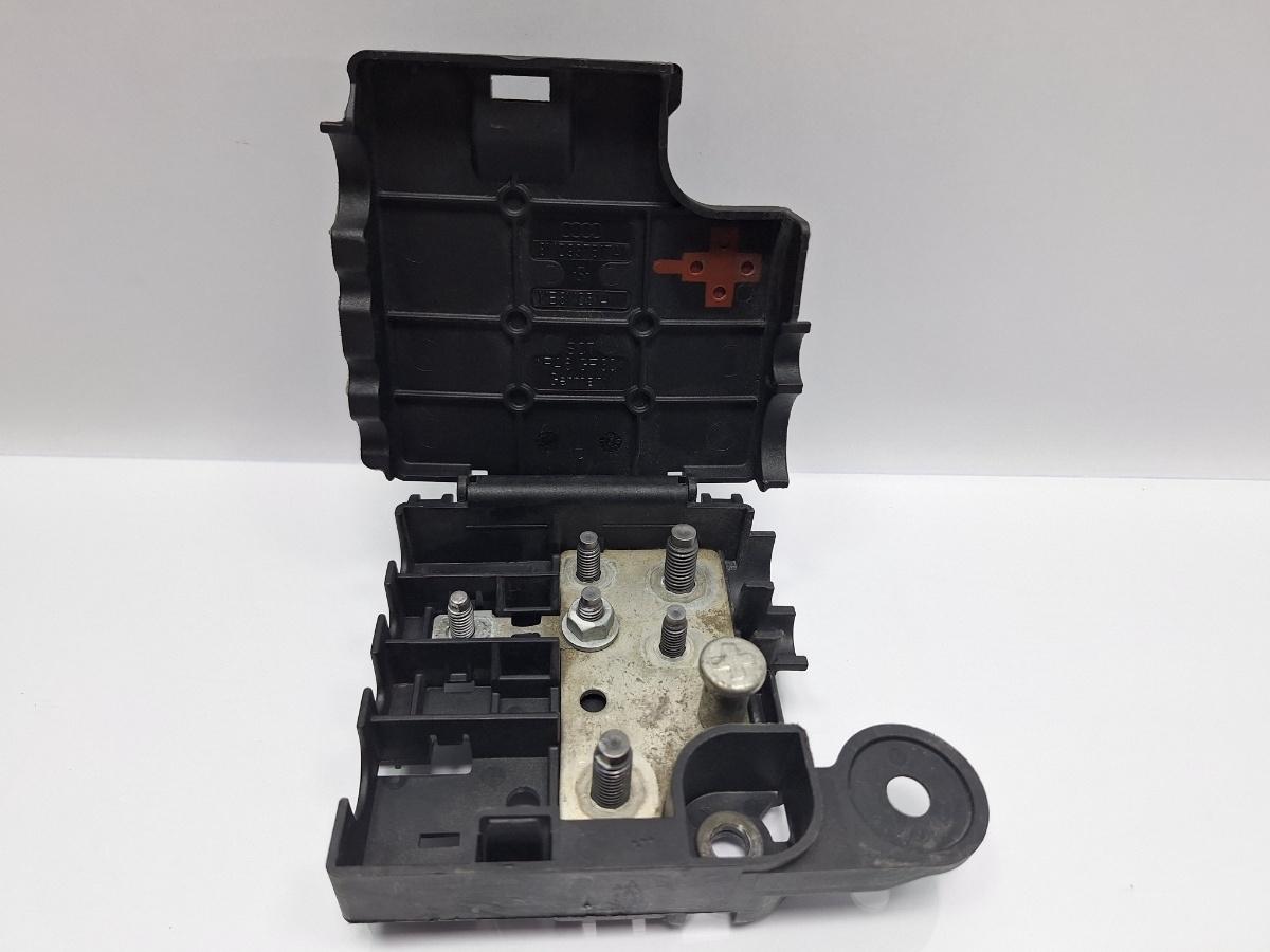 Panou sigurante AUDI A4 IV Avant 8K5, B8 2007 - 2015 TDI CAGA, CJCA, CMEA, CMFA 8K0937517A
