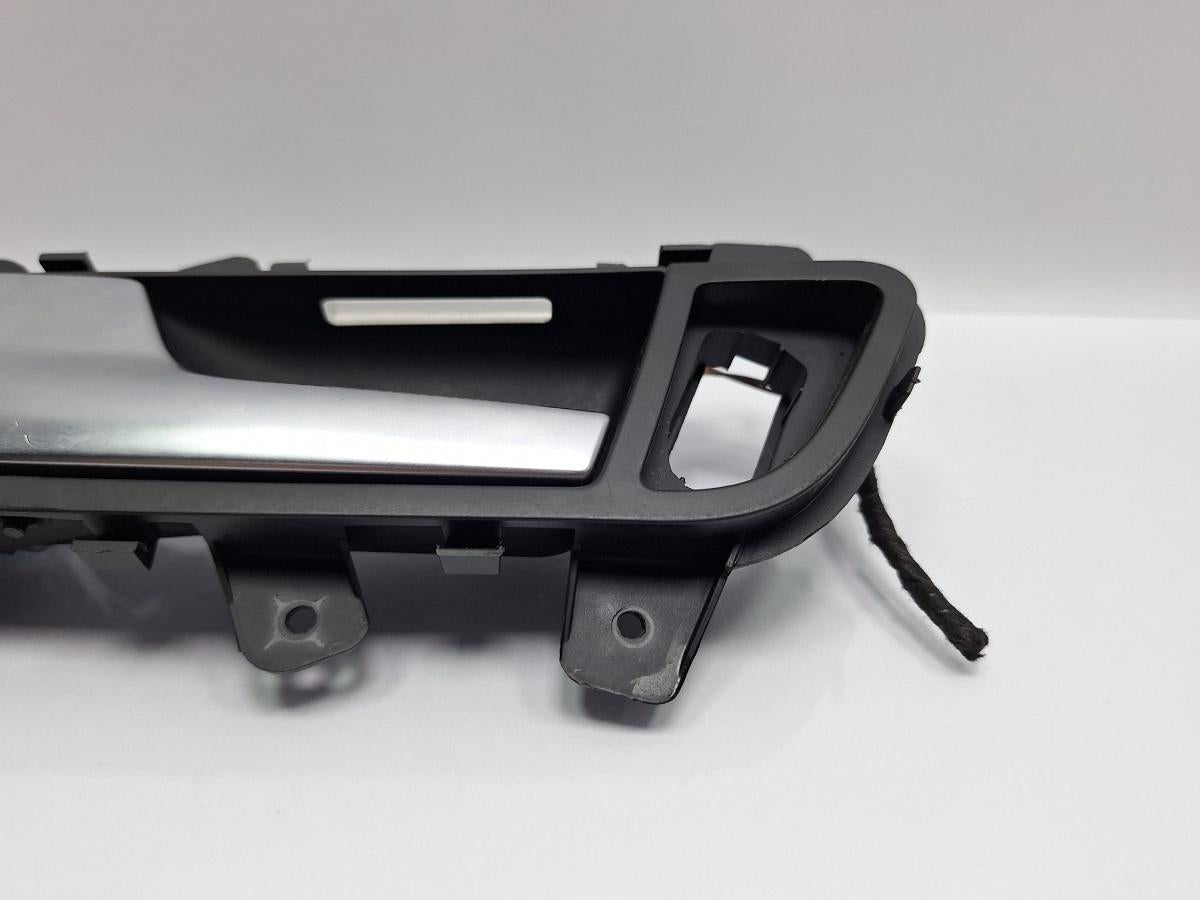 Maner iluminat interior usa stanga fata AUDI A4 IV Avant 8K5, B8 2007 - 2015 TDI CAGA, CJCA, CMEA, CMFA 8K0837019A
