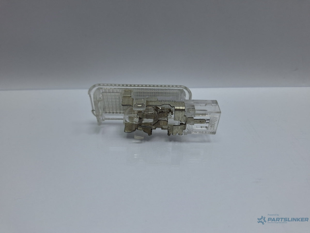 Lampa interioara usa AUDI A4 IV Avant 8K5, B8 2007 - 2015 TDI CAGA, CJCA, CMEA, CMFA 4B0947415