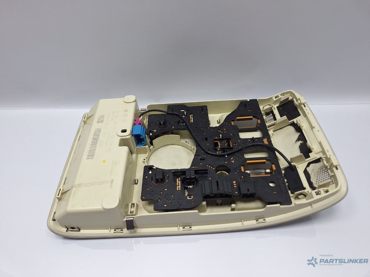 Plafoniera lumini AUDI A4 IV Avant 8K5, B8 2007 - 2015 TDI CAGA, CJCA, CMEA, CMFA 8T0947135A