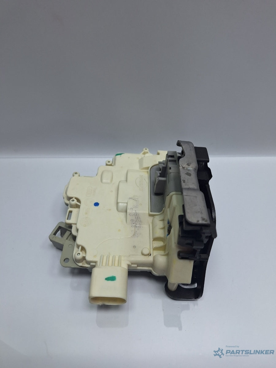 Broasca usa stanga spate AUDI A4 IV Avant 8K5, B8 2007 - 2015 TDI CAGA, CJCA, CMEA, CMFA 8K0839015