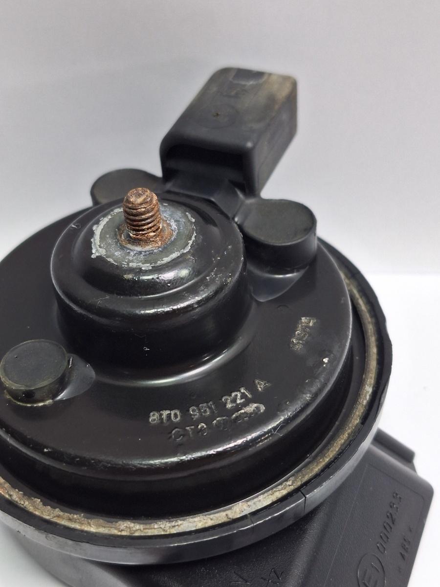 Claxon joase AUDI A4 IV Avant 8K5, B8 2007 - 2015 TDI CAGA, CJCA, CMEA, CMFA 8T0951221A