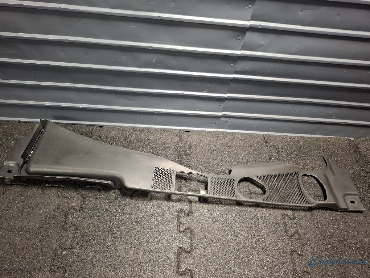 Grila stergatoare AUDI A4 IV Avant 8K5, B8 2007 - 2015 2.0 TDI CAGA, CJCA, CMEA, CMFA 8K1819447