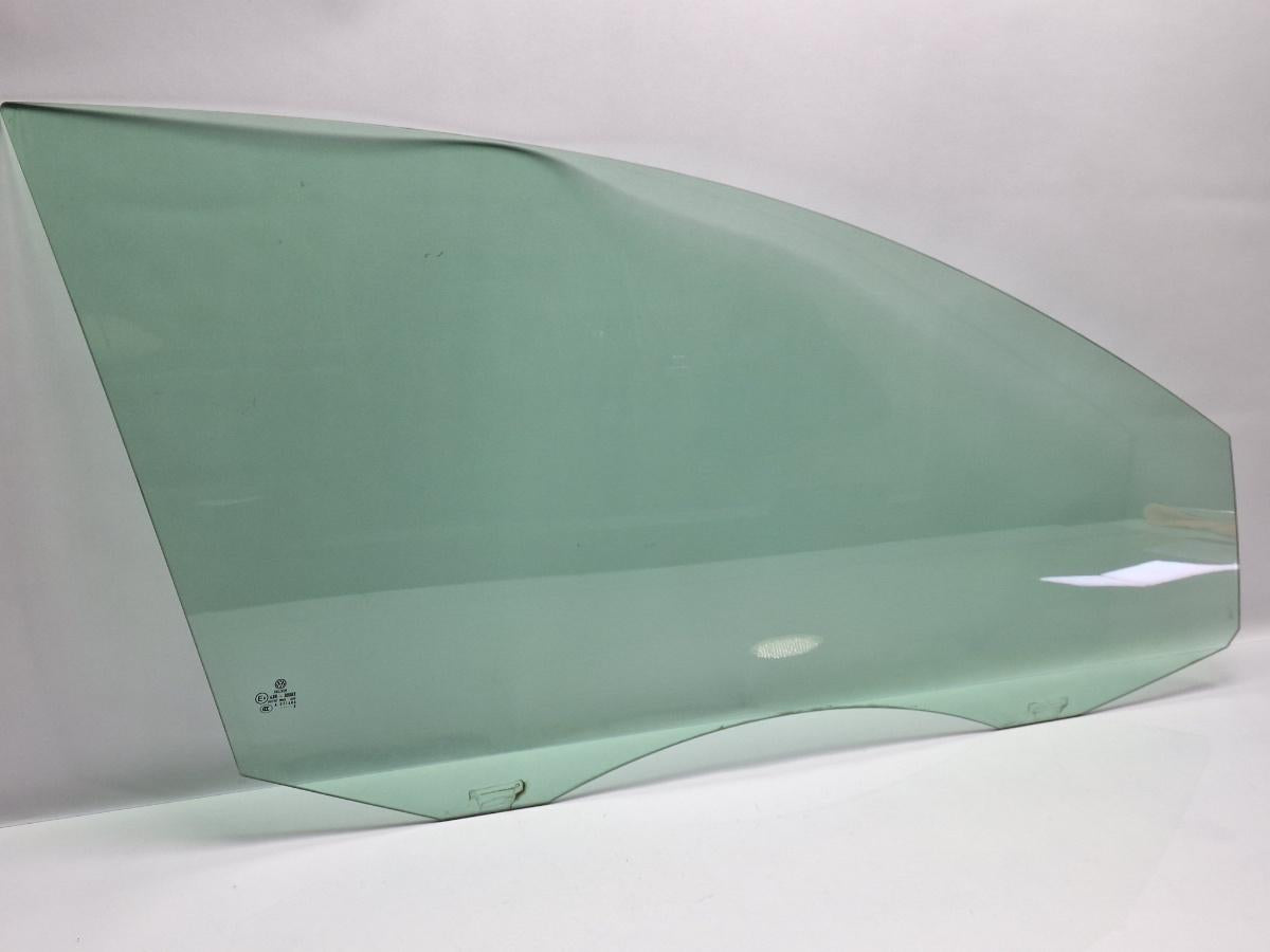 Geam usa dreapta fata VOLKSWAGEN PASSAT Variant 3C5 2005 - 2011 TDI 16V BKP, CBAB SOLIVER 43R-00082 3C4845202B