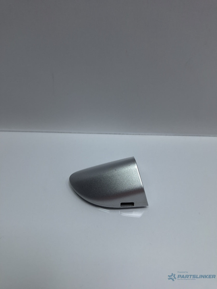 Capac butuc usa LA7W dreapta VOLKSWAGEN PASSAT Variant 3C5 2005 - 2011 TDI 16V BKP, CBAB 3C0837880