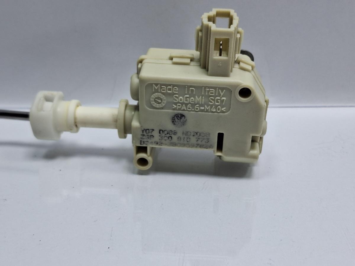 Motoras blocare usita rezervor combustibil VOLKSWAGEN PASSAT 3C2 2005 - 2010 TDI 16V BKP, CBAB 3C0910773