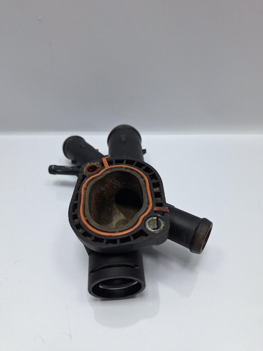 Flansa lichid racire VOLKSWAGEN PASSAT 365 2010 - 2014 2.0 TDi BlueMotion CFFB 03L121131AA