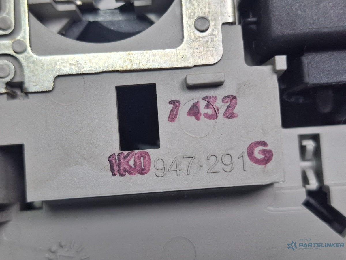 Plafoniera lumini pasageri VOLKSWAGEN TOURAN 1T1, 1T2 2003 - 2010 TDI BMM 1K0947291G