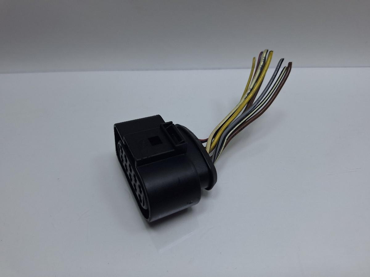 Mufa conector far VOLKSWAGEN TOURAN 1T1, 1T2 2003 - 2010 TDI BMM 1J0973735