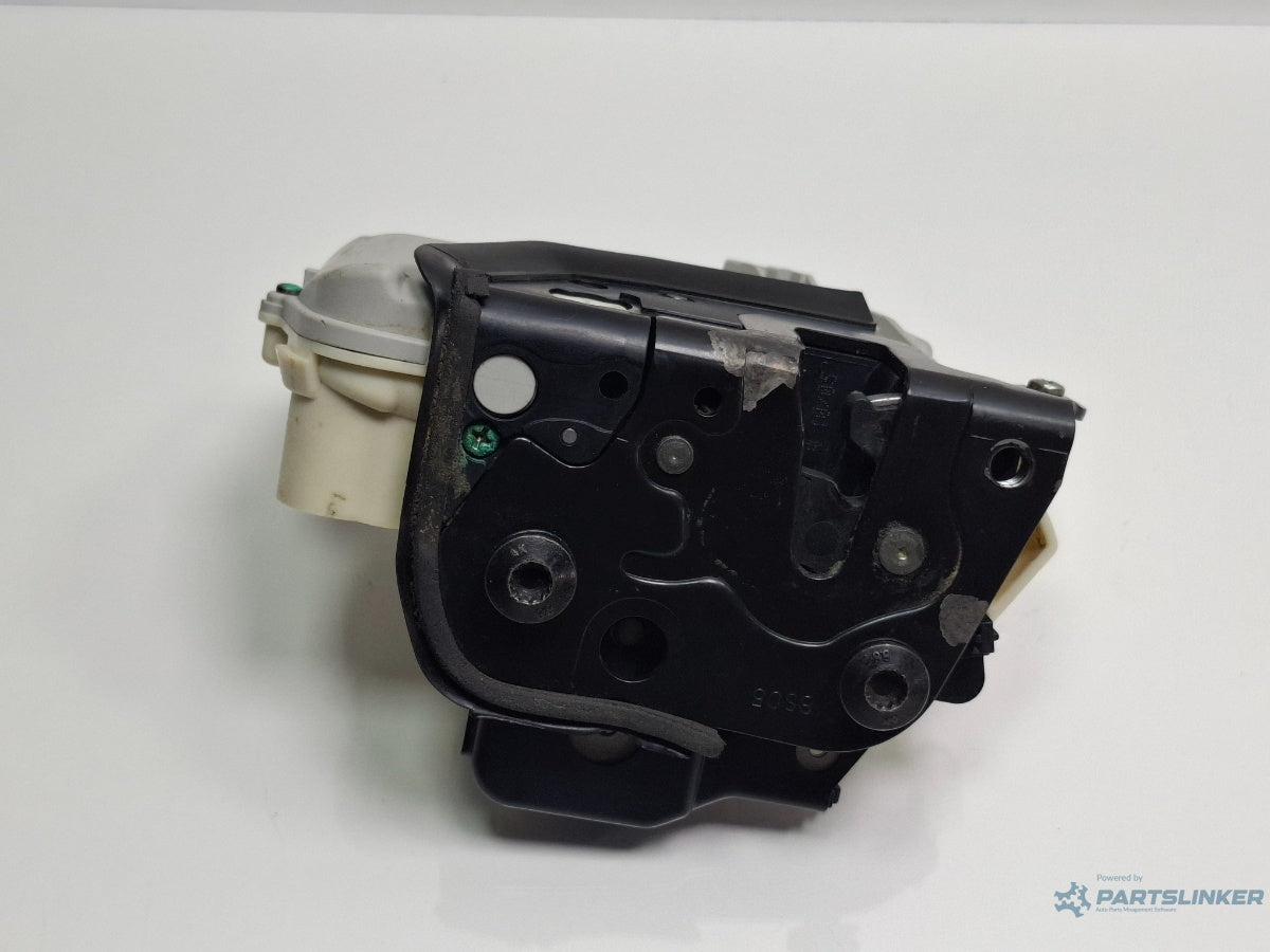 Broasca usa stanga fata AUDI A4 III Avant 8ED, B7 2004 - 2008 TDI BKE, BRB 8E1837015AA