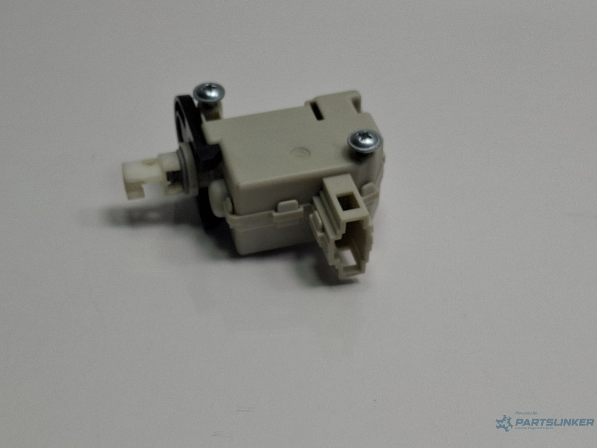 Motoras deschidere rezervor AUDI A4 III Avant 8ED, B7 2004 - 2008 TDI BKE, BRB 8E0862153A