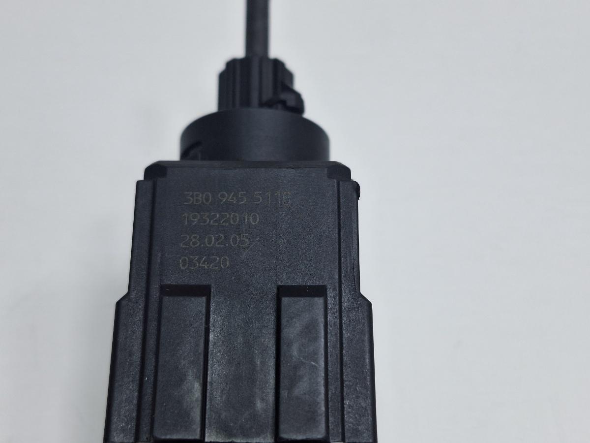 Comutator senzor pedala de frana AUDI A4 III Avant 8ED, B7 2004 - 2008 TDI BKE, BRB 3B0945511C