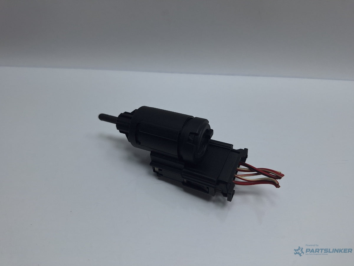 Comutator senzor pedala de frana AUDI A4 III Avant 8ED, B7 2004 - 2008 TDI BKE, BRB 3B0945511C