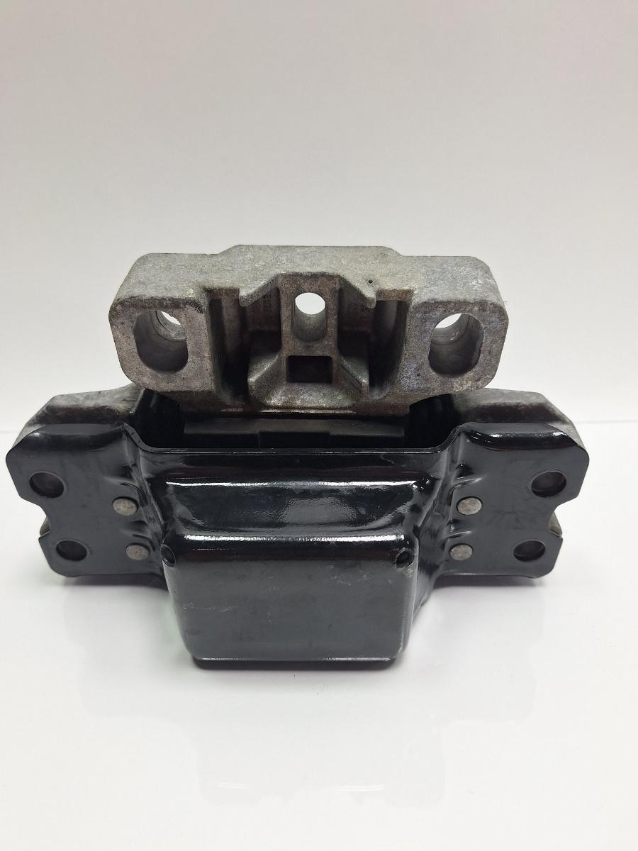 Tampon motor VOLKSWAGEN GOLF VI 5K1_ 2011 TDi BlueMotion CAYC 77KW|105HP 2011