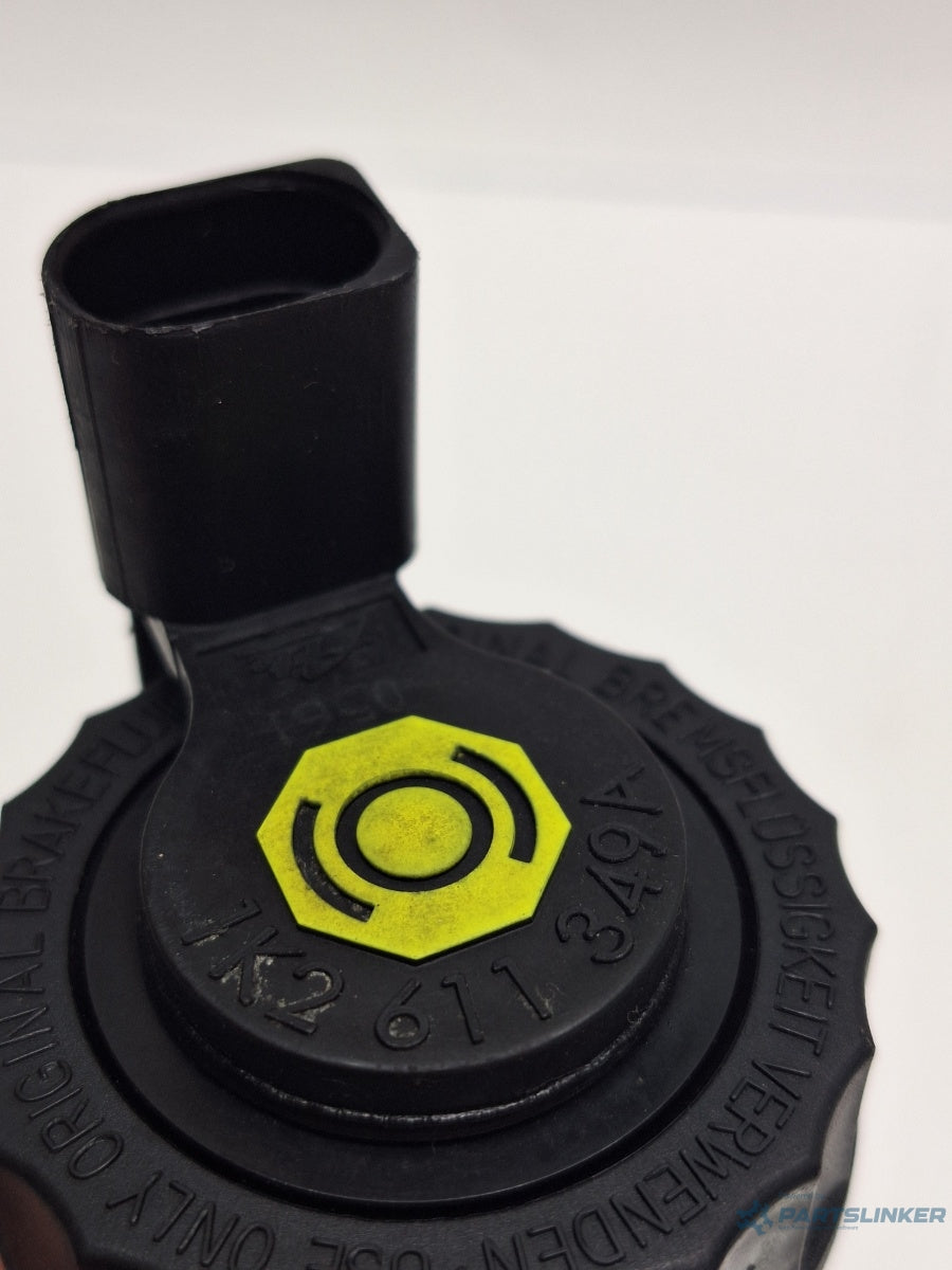 Capac rezervor lichid de frana cu senzor de nivel VOLKSWAGEN GOLF VI 5K1_ 2008 - 2012 TDi BlueMotion CAYC 1K2611349A