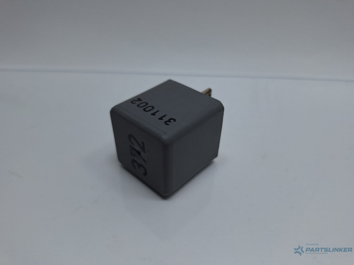 Releu pompa combustibil VOLKSWAGEN PASSAT 3B3 2000 - 2005 1.6 1.6 ALZ 4D0951253