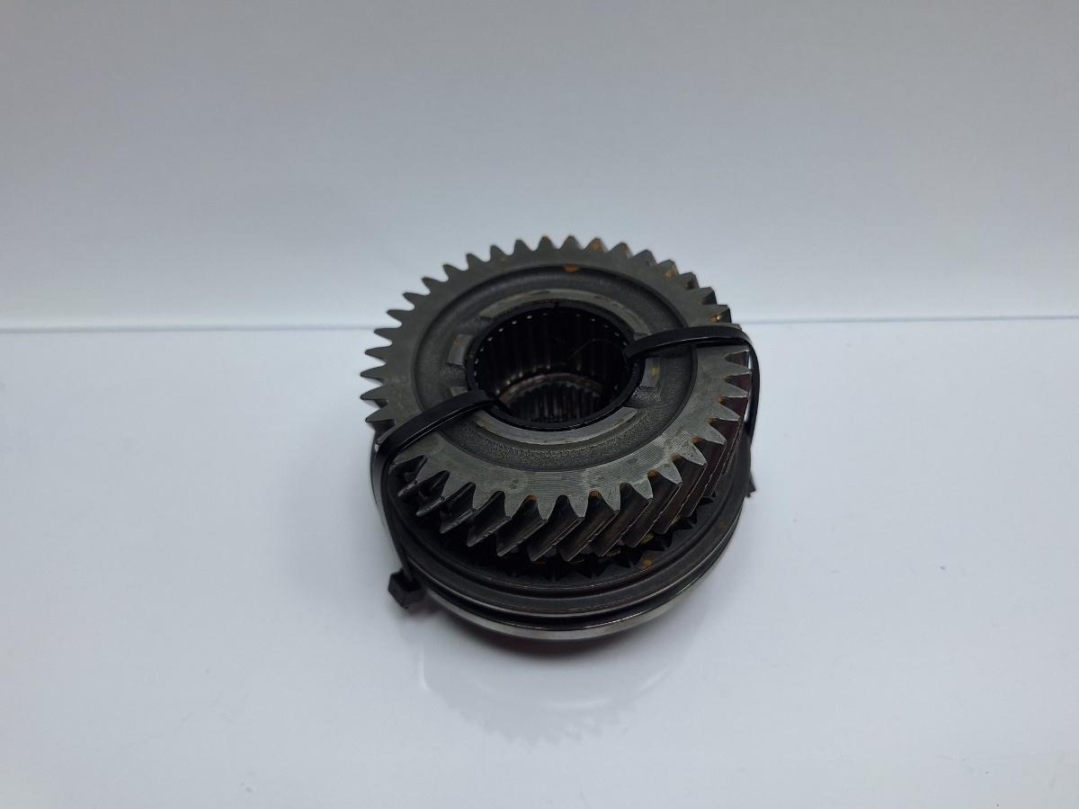 Pinion treapta a 5-a VOLKSWAGEN CADDY III Estate 2KB, 2KJ, 2CB, 2CJ 2004 - 2015 TDI BJB, BLS 02A311158AE , 02J311241D