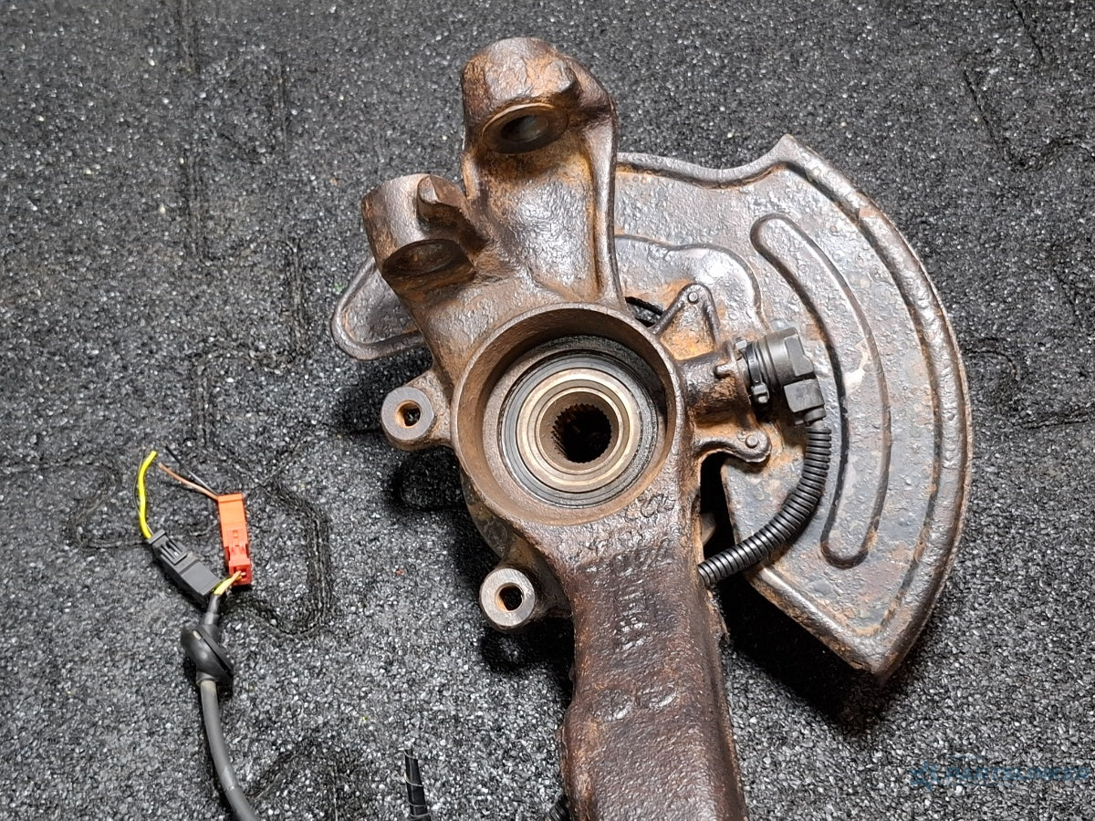 Fuzeta dreapta fata VOLKSWAGEN PASSAT 3B3 2000 - 2005 1.6 1.6 ALZ 8D0407258AN