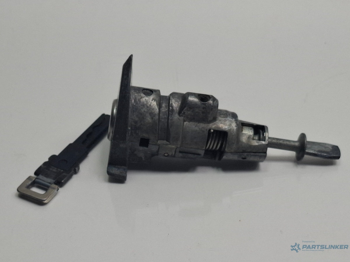 Butuc usa stanga fata VOLKSWAGEN PASSAT Variant 3C5 2005 - 2011 TDI BMP 3C0837167A