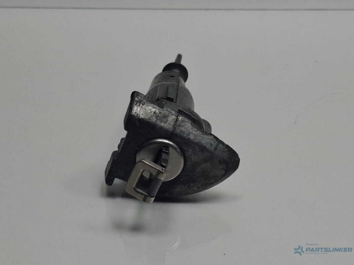 Butuc usa stanga fata VOLKSWAGEN PASSAT Variant 3C5 2005 - 2011 TDI BMP 3C0837167A