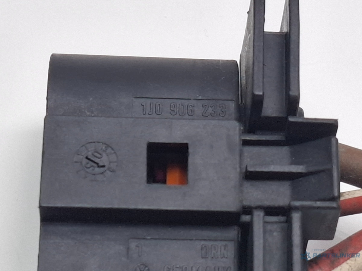 Mufa conector electroventilator VOLKSWAGEN POLO 9N_ 2001 - 2012 12V AZQ, BME 1J0906233