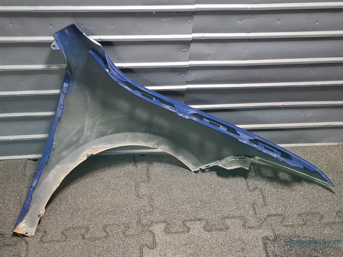 Aripa stanga fata SKODA SUPERB 3T4 2008 - 2012 3T0821021