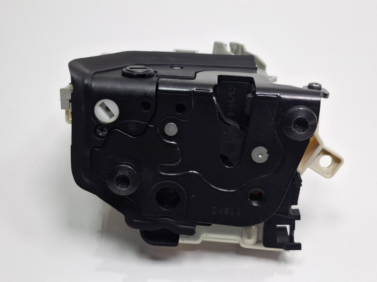Broasca usa stanga spate AUDI A3 Sportback 8VA, 8VF 2012 - > TDI CLHA 8K0839015C