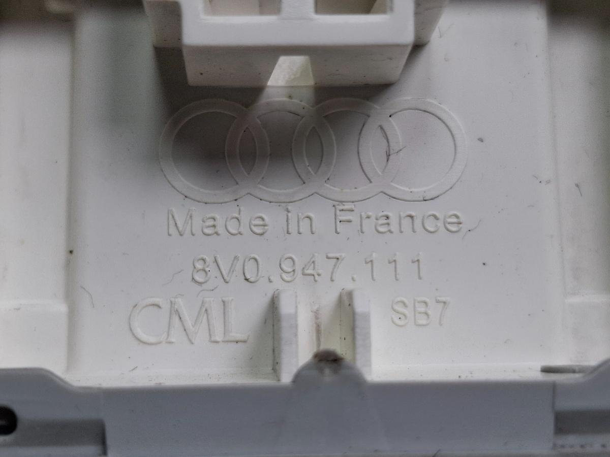 Plafoniera spate AUDI A3 Sportback 8VA, 8VF 2012 - > TDI CLHA 8V0947111