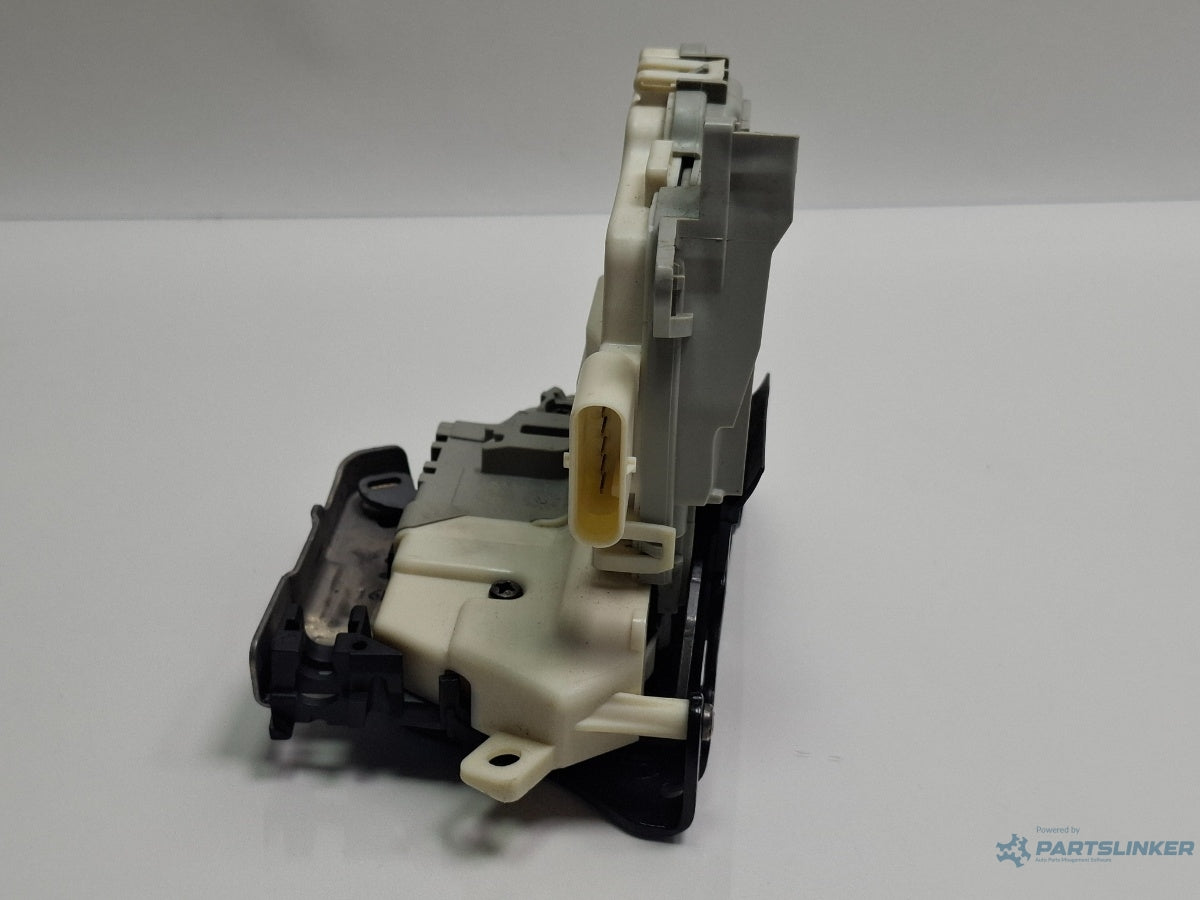 Broasca usa dreapta spate AUDI A3 Sportback 8VA, 8VF 2012 - > TDI CLHA 8K0839016C