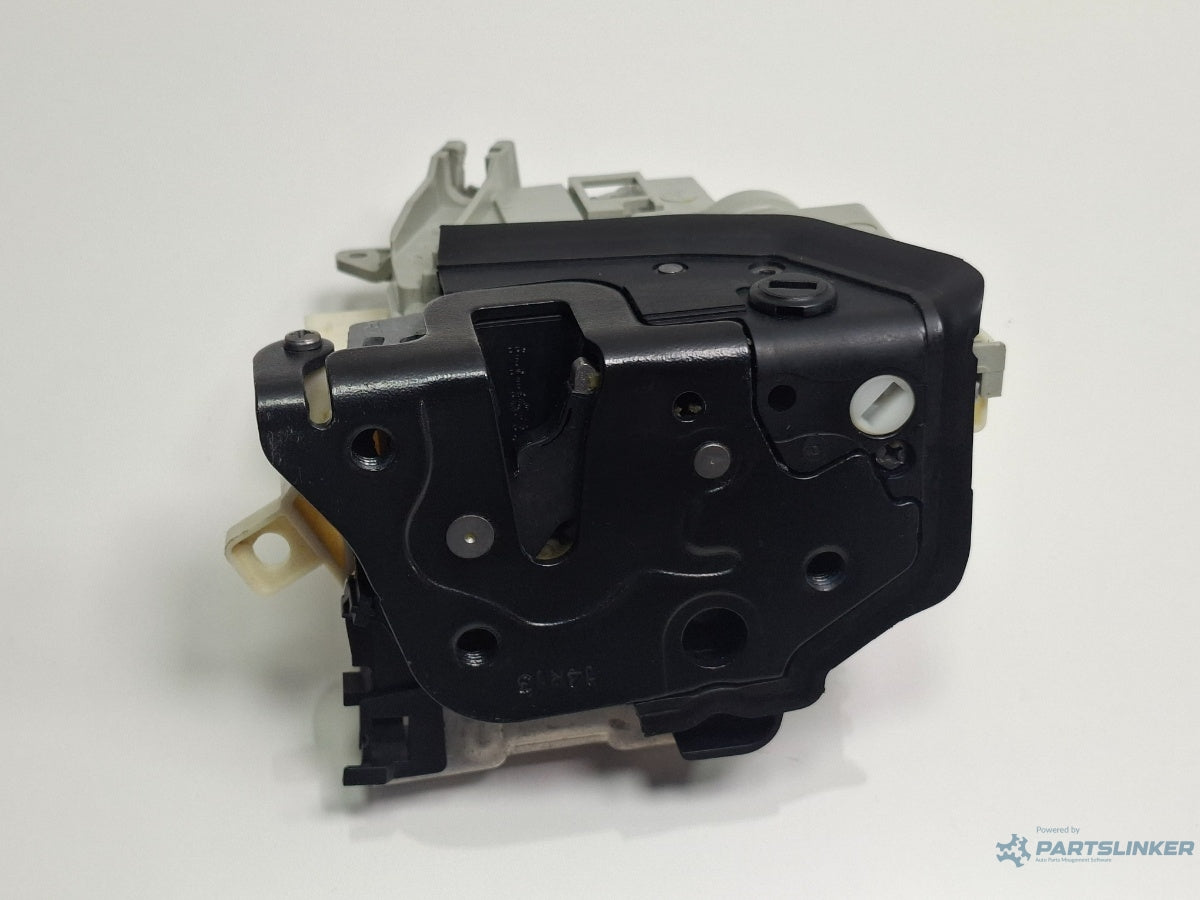 Broasca usa dreapta spate AUDI A3 Sportback 8VA, 8VF 2012 - > TDI CLHA 8K0839016C