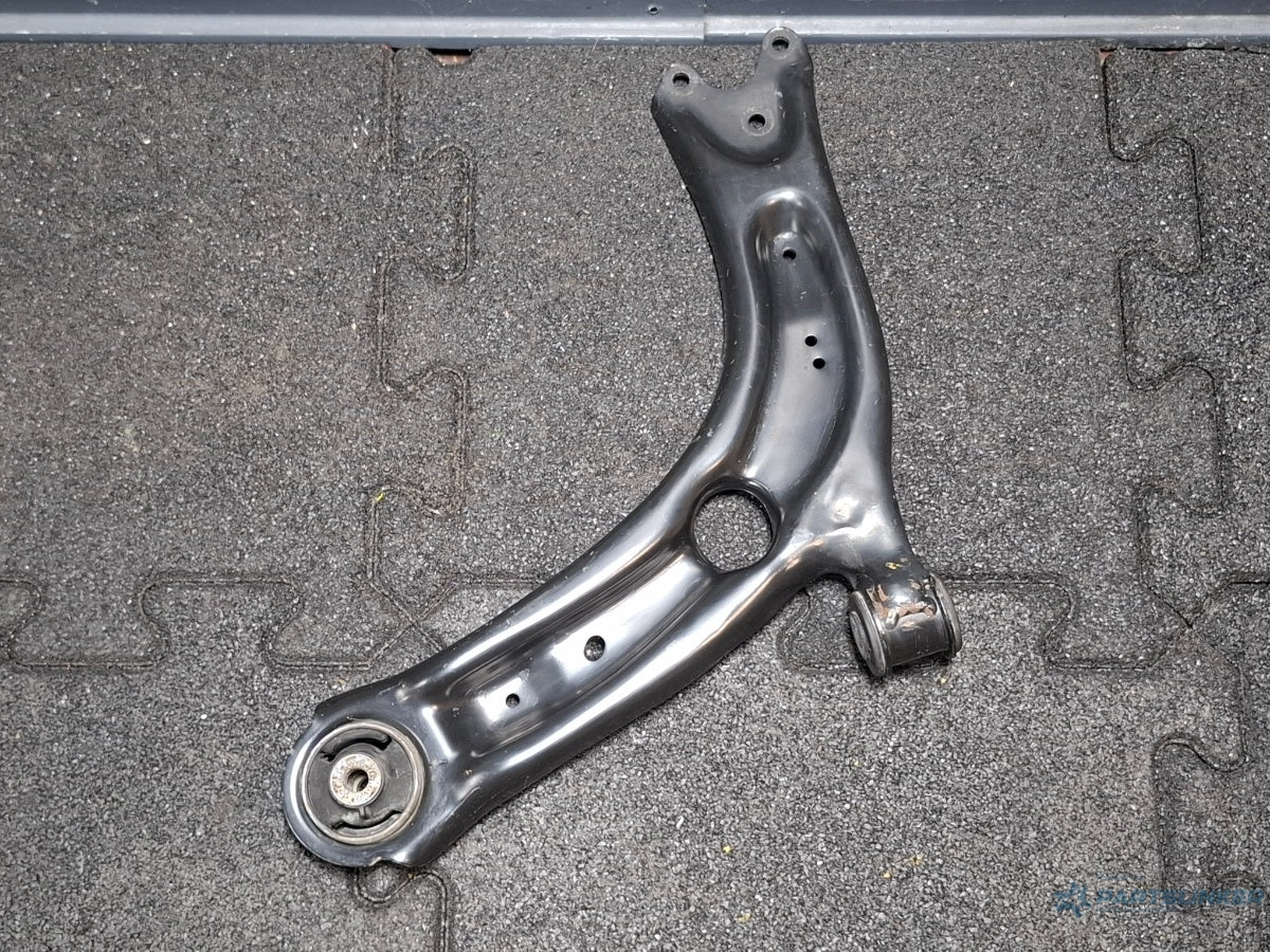 Brat bascula stanga fata AUDI A3 Sportback 8VA, 8VF 2012 - > TDI CLHA 5Q0407151J