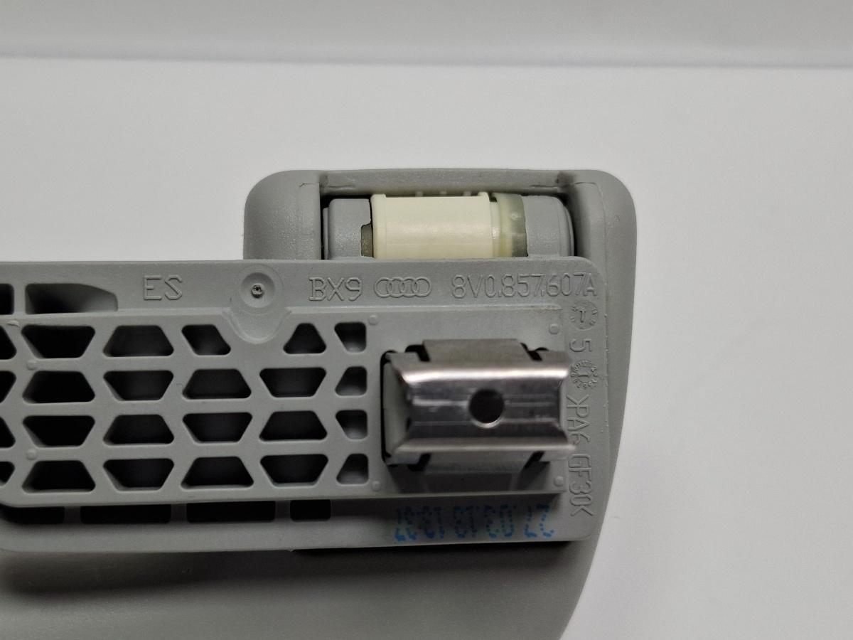 Maner plafon stanga spate AUDI A3 Sportback 8VA, 8VF 2012 - > TDI CLHA 8V0857607A
