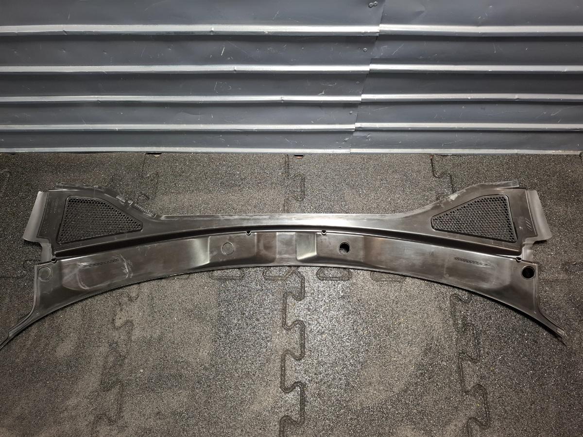 Grila stergatoare AUDI A3 Sportback 8VA, 8VF 2012 - > TDI CLHA 8V1819403