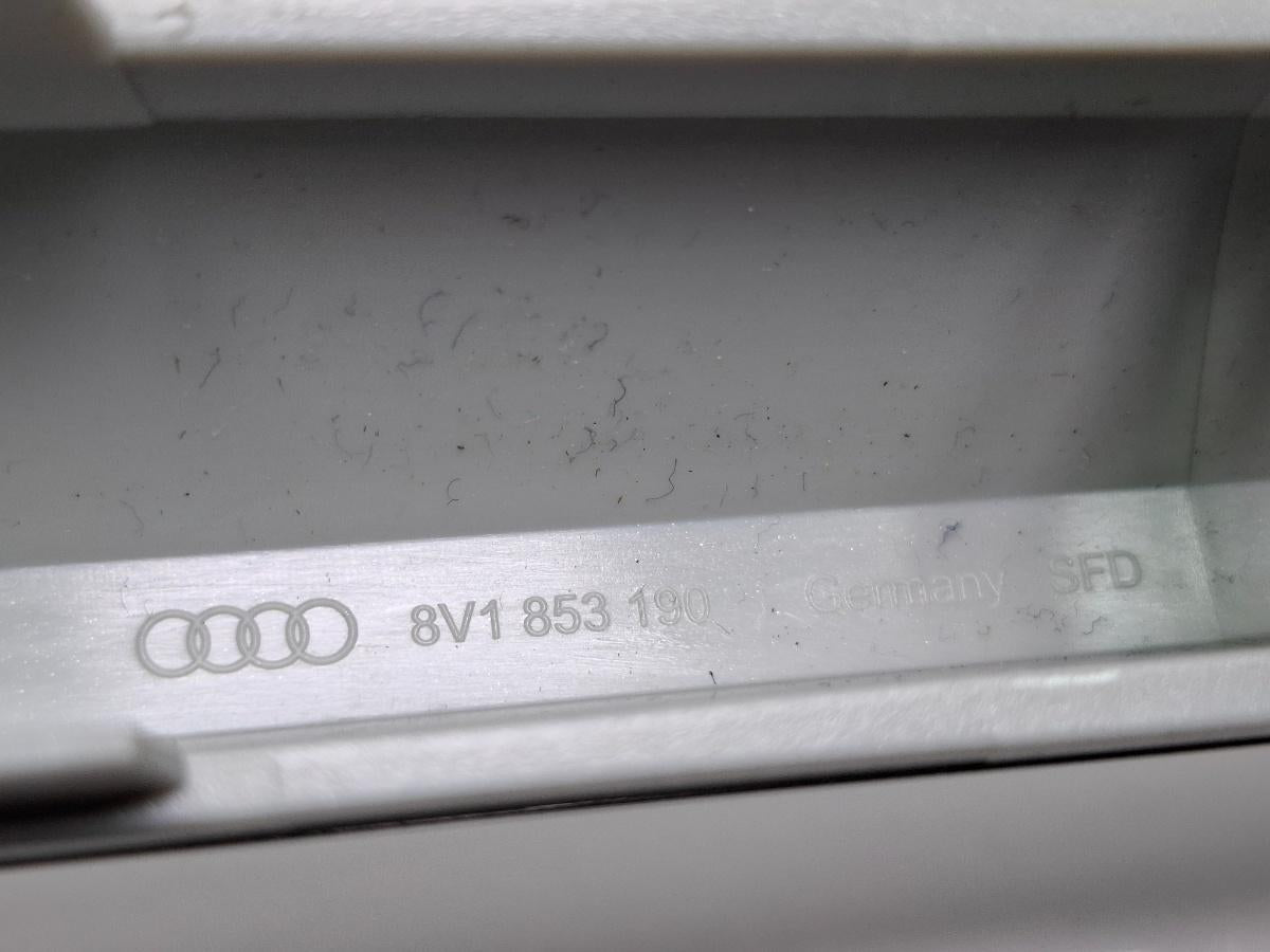Ornament bord dreapta AUDI A3 Sportback 8VA, 8VF 2012 - > TDI CLHA 8V1853190