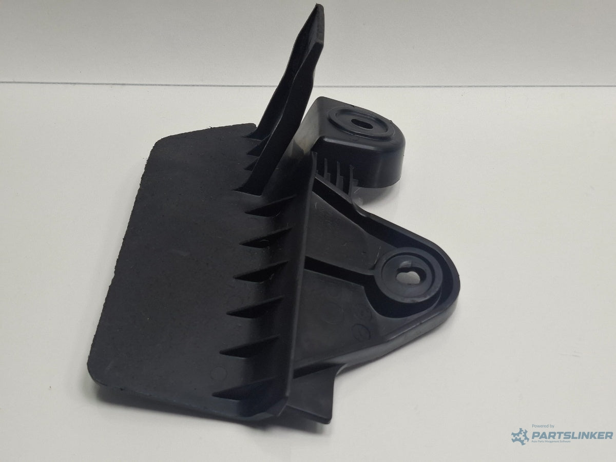 Aparator noroi dreapta spate AUDI A3 Sportback 8VA, 8VF 2012 - > TDI CLHA 8V0853834