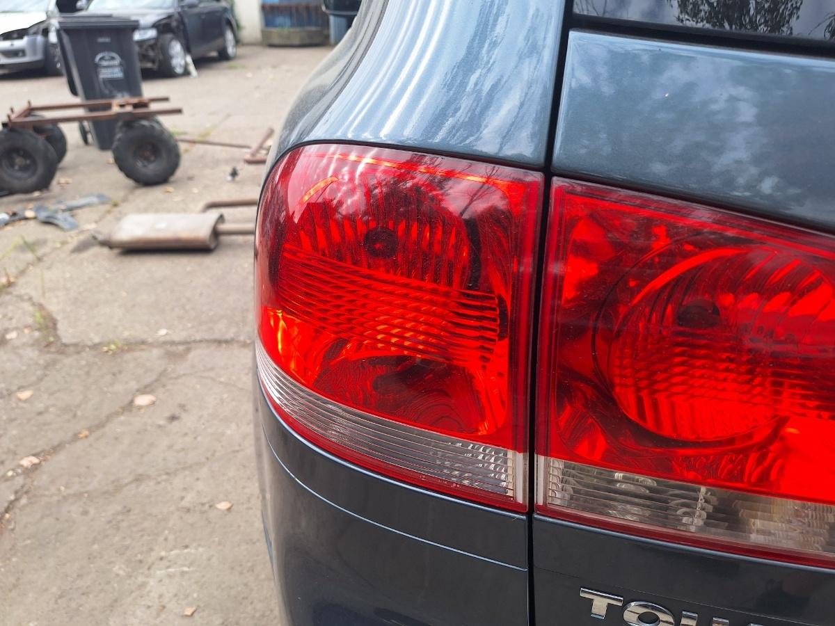 Lampa spate / Stop stanga VOLKSWAGEN TOUAREG 7LA, 7L6, 7L7 2002 - 2013 V6 TDI BKS, CATA
