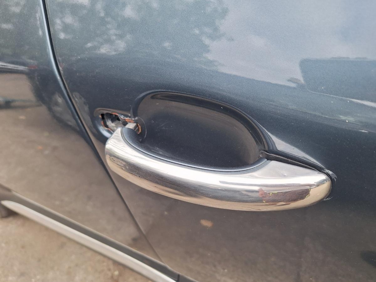 Maner exterior portiera fata dreapta VOLKSWAGEN TOUAREG 7LA, 7L6, 7L7 2002 - 2013 7L0839886B / 7L6837205C