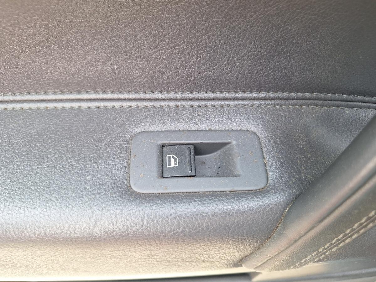 Comutator geam stanga spate VOLKSWAGEN TOUAREG 7LA, 7L6, 7L7 2002 - 2013