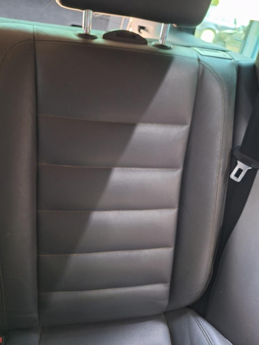 Bancheta spatar spate stanga piele VOLKSWAGEN TOUAREG 7LA, 7L6, 7L7 2002 - 2013 , 7L6885775Q