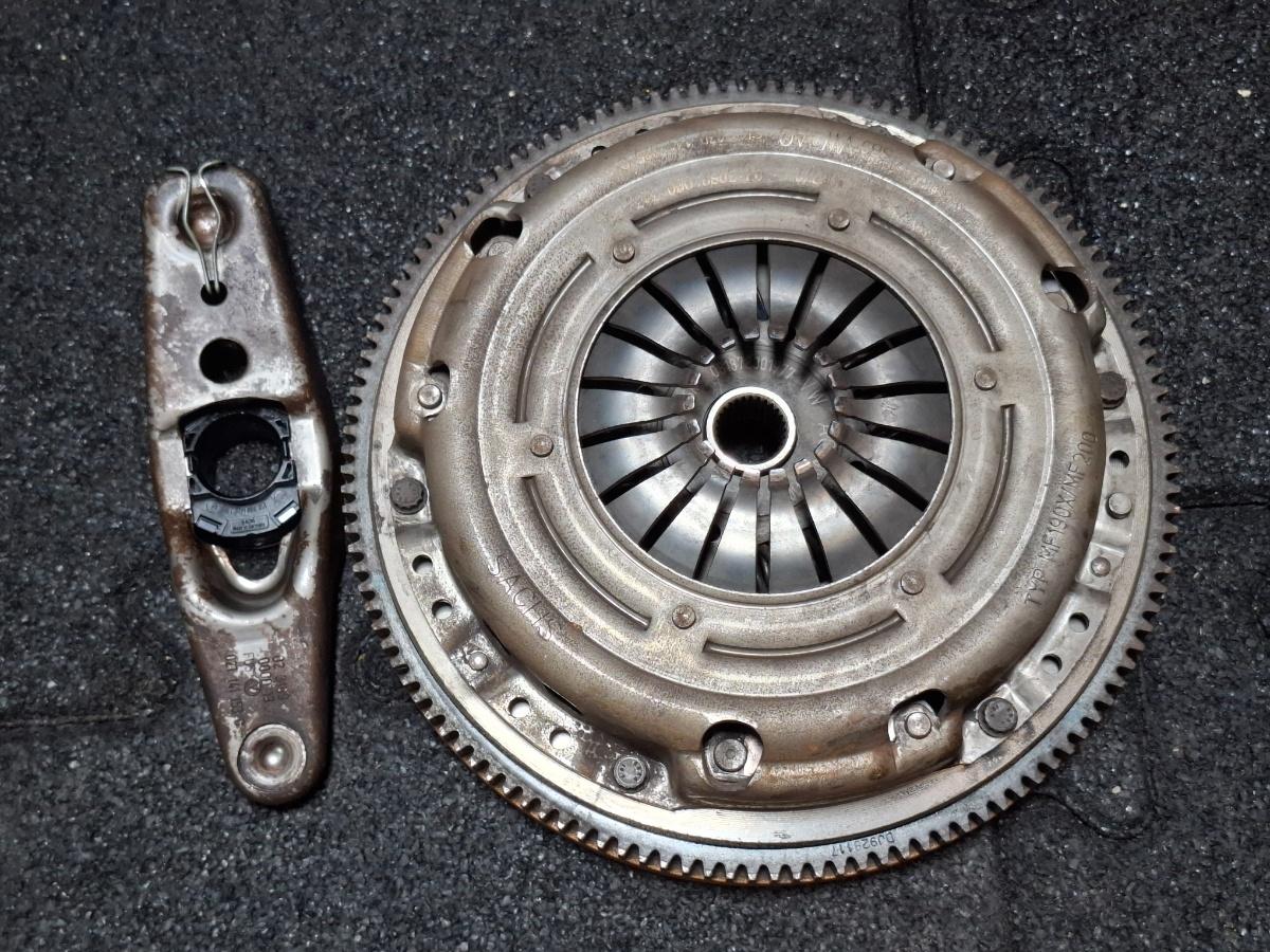 Kit ambreiaj SKODA FABIA II 542 2006 - 2014 1.2 1.2 BBM, CHFA 03D105269 , 03D141031C
