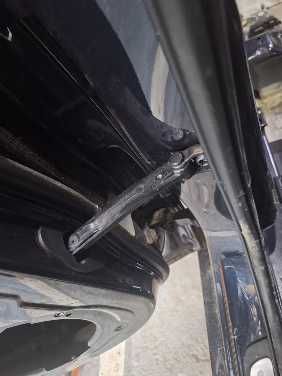 Limitator portiera fata stanga AUDI A4 IV 8K2, B8 2007 - 2015 TDI CAGB, CJCB, CSUB