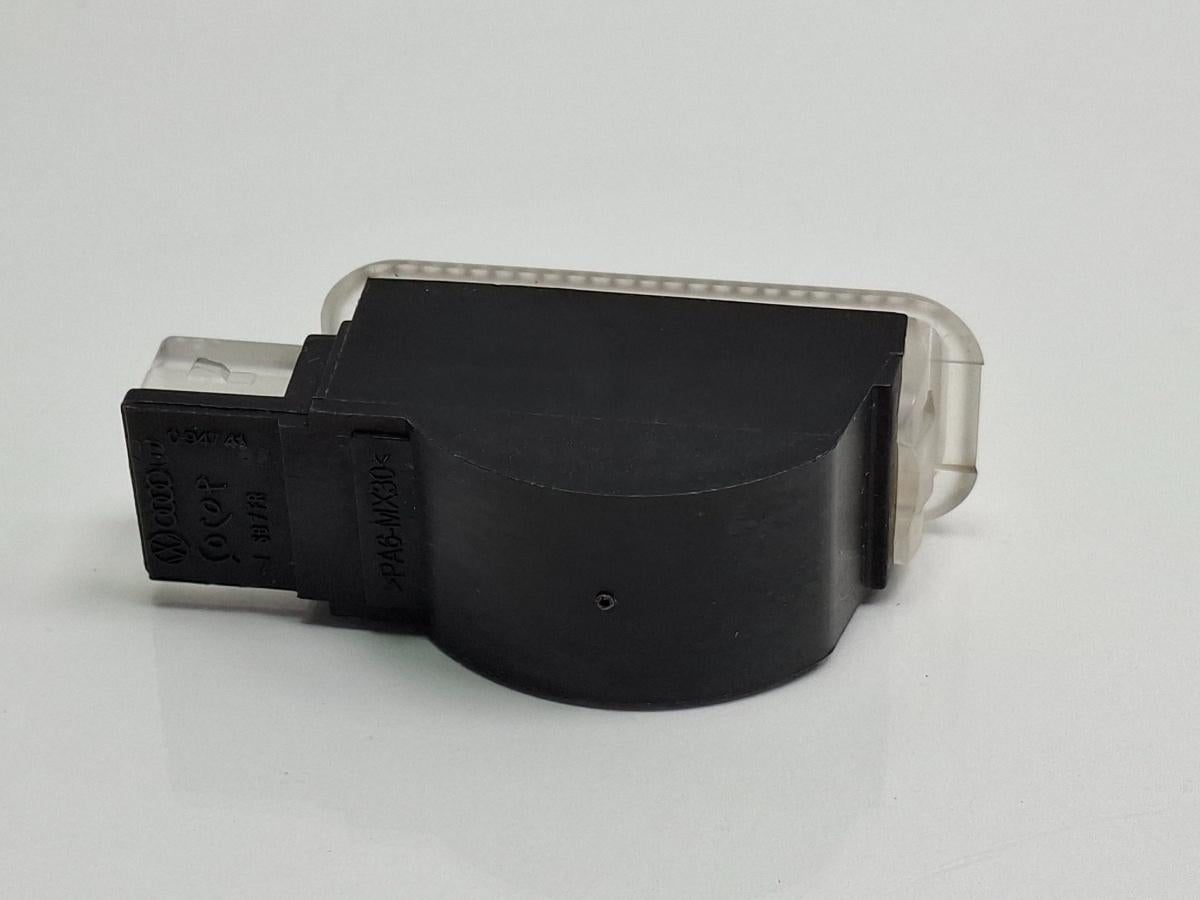 Lampa usa AUDI A4 IV Avant 8K5, B8 2011 2.0 TDI CAGA 105KW|143HP 2011