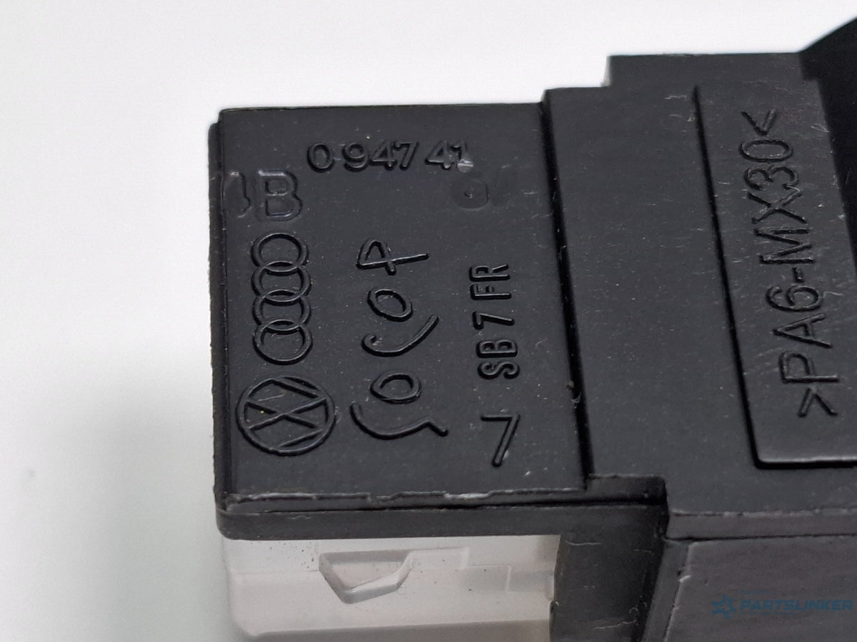 Lampa usa AUDI A4 IV Avant 8K5, B8 2007 - 2015 TDI CAGA, CJCA, CMEA, CMFA 4B0947416A