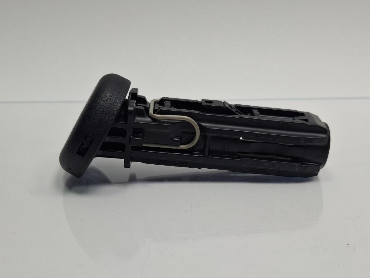 Maneta levier blocare tetiera spate AUDI A4 IV 8K2, B8 2007 - 2015 2.0 TDI CAGB, CJCB, CSUB 8T0886920