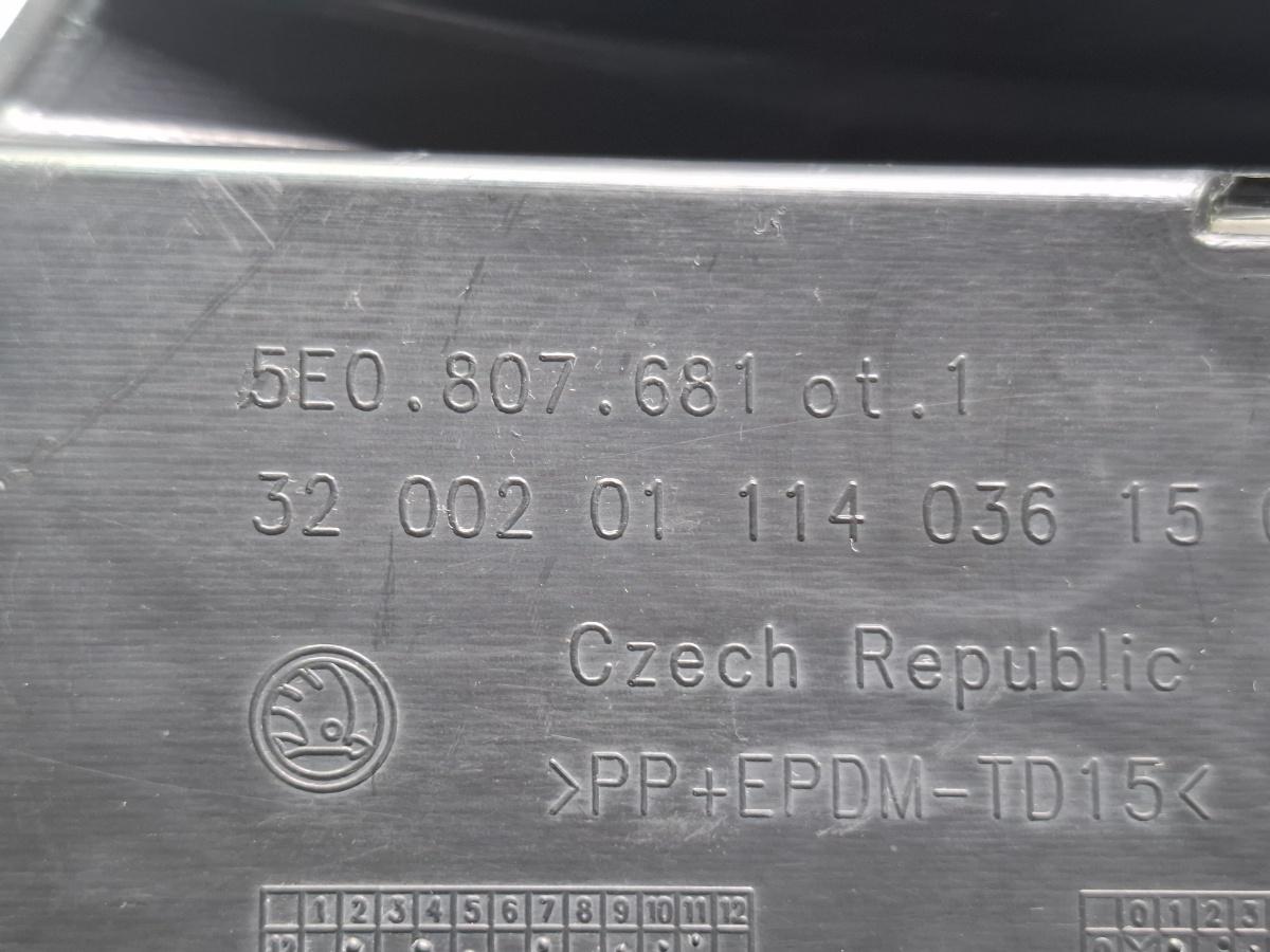 Grila proiector stanga SKODA OCTAVIA Combi 5E5 2012 - >2.0 TDI CKFC, CRMB, CYKA 5E0807681
