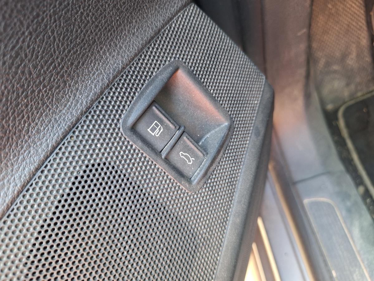 Buton deschidere hayon/portbagaj VOLKSWAGEN PASSAT Variant 3C5 2008 1.9 TDI BLS 77KW|105HP 2008
