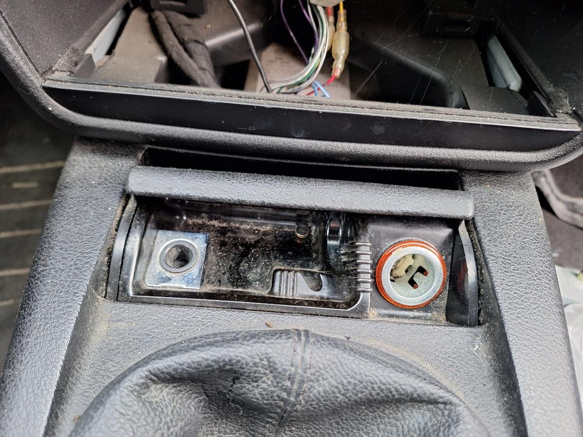 Scrumieră (față) VOLKSWAGEN PASSAT 3B3 2000 1.9 TDI AWX 96KW|130HP 2000