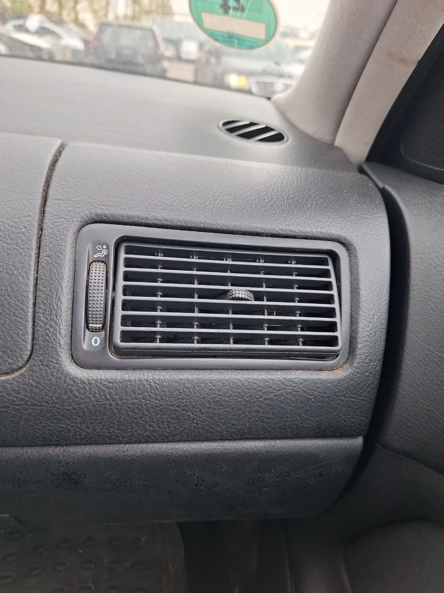 Grila de ventilatie laterala panou de bord dreapta VOLKSWAGEN GOLF IV Variant 1J5 1999 - 2006