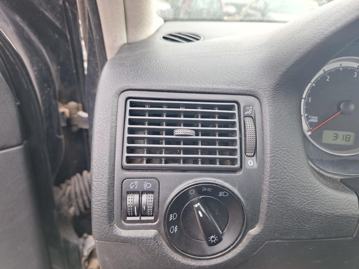 Grila de ventilatie laterala panou de bord stanga VOLKSWAGEN GOLF IV Variant 1J5 1999 - 2006